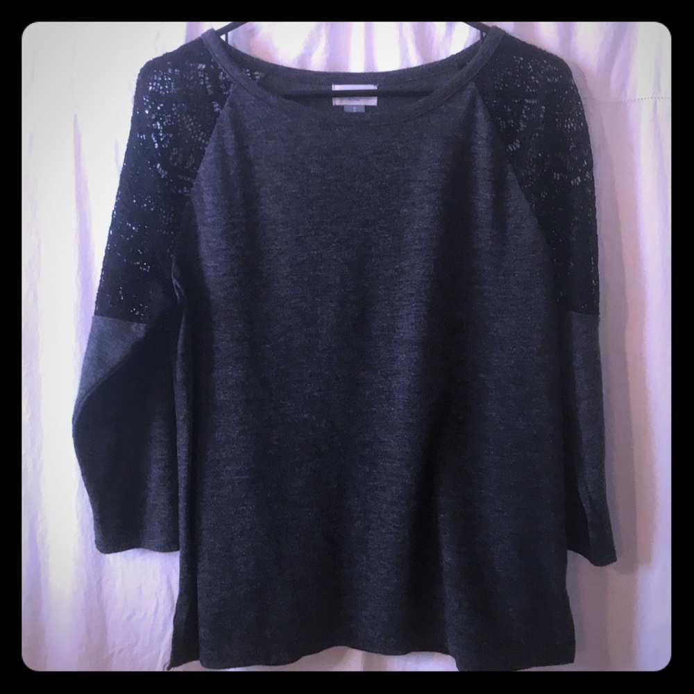 Old Navy 3/4 Sleeve Top with Black Lace Shoulders